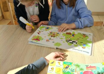 Interaktywne czytanie i papierowe motyle w Potaszni
