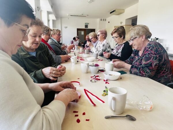 Seniorzy przygotowali kotyliony na obchody 3 Maja