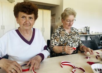 Seniorzy przygotowali kotyliony na obchody 3 Maja