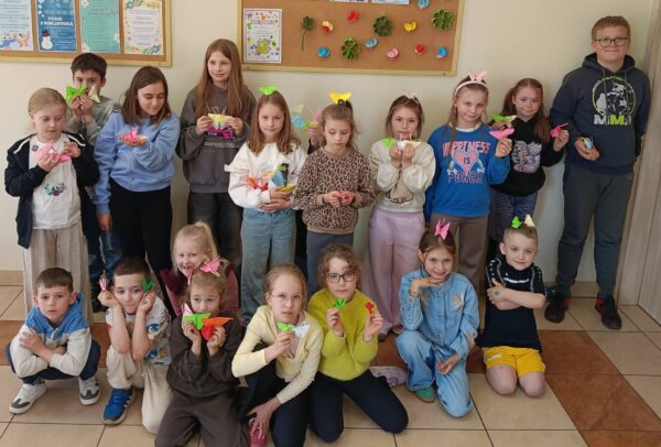 Interaktywne czytanie i papierowe motyle w Potaszni