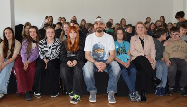 Pisarz, dramaturg i grafik Marcin Szczygielski gościł w Krotoszynie