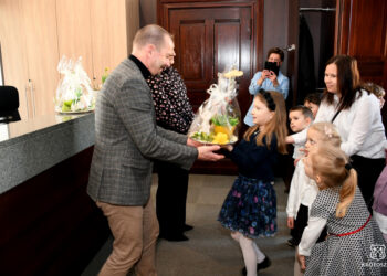 Przedszkolaki z wielkanocną wizytą w Urzędzie Miejskim