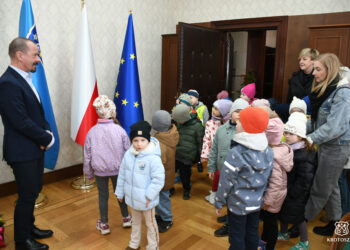 Przedszkolaki z wielkanocną wizytą w Urzędzie Miejskim
