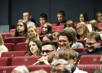 Sześć lat pracy i wielki finał. Premiera „Sary: uwięzionej na Ziemi” w Krotoszynie