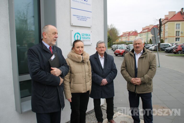 Konferencja polityków PiS-u pod szpitalem