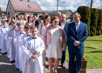 Wyjątkowy dzień w Biadkach. Dzieci przystąpiły do I Komunii Świętej