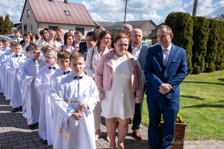 Wyjątkowy dzień w Biadkach. Dzieci przystąpiły do I Komunii Świętej