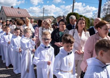 Wyjątkowy dzień w Biadkach. Dzieci przystąpiły do I Komunii Świętej