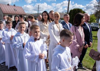Wyjątkowy dzień w Biadkach. Dzieci przystąpiły do I Komunii Świętej