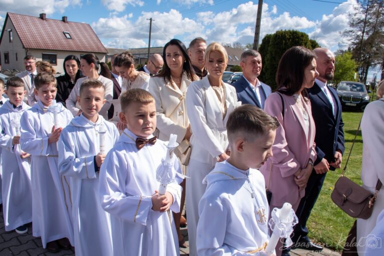 Wyjątkowy dzień w Biadkach. Dzieci przystąpiły do I Komunii Świętej