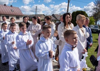 Wyjątkowy dzień w Biadkach. Dzieci przystąpiły do I Komunii Świętej