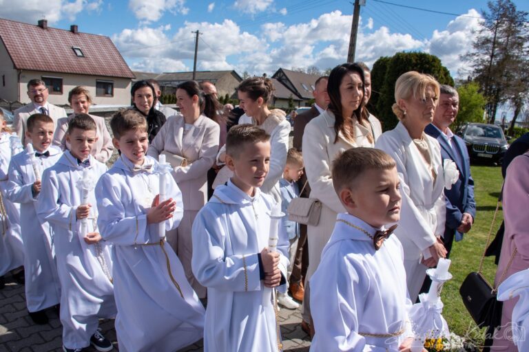 Wyjątkowy dzień w Biadkach. Dzieci przystąpiły do I Komunii Świętej