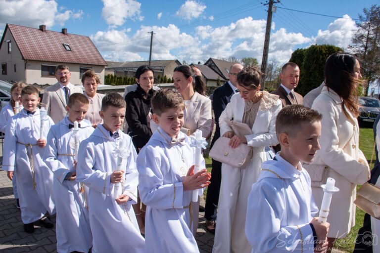 Wyjątkowy dzień w Biadkach. Dzieci przystąpiły do I Komunii Świętej