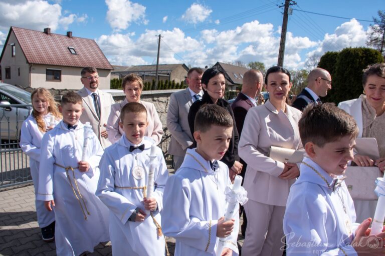 Wyjątkowy dzień w Biadkach. Dzieci przystąpiły do I Komunii Świętej