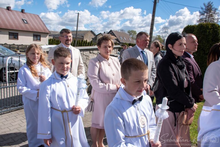 Wyjątkowy dzień w Biadkach. Dzieci przystąpiły do I Komunii Świętej