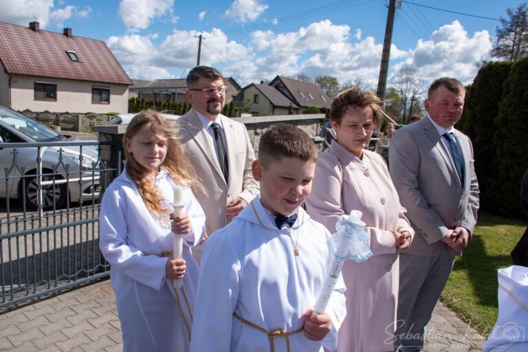 Wyjątkowy dzień w Biadkach. Dzieci przystąpiły do I Komunii Świętej