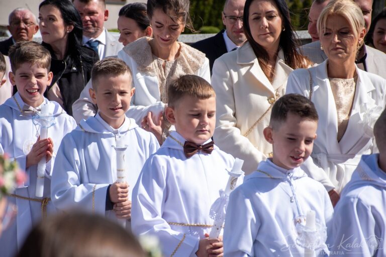 Wyjątkowy dzień w Biadkach. Dzieci przystąpiły do I Komunii Świętej
