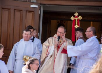 Wyjątkowy dzień w Biadkach. Dzieci przystąpiły do I Komunii Świętej