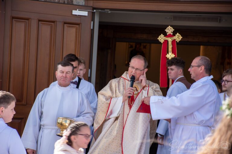 Wyjątkowy dzień w Biadkach. Dzieci przystąpiły do I Komunii Świętej