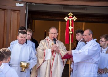 Wyjątkowy dzień w Biadkach. Dzieci przystąpiły do I Komunii Świętej