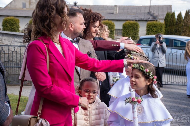 Wyjątkowy dzień w Biadkach. Dzieci przystąpiły do I Komunii Świętej
