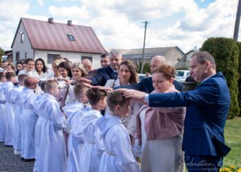 Wyjątkowy dzień w Biadkach. Dzieci przystąpiły do I Komunii Świętej