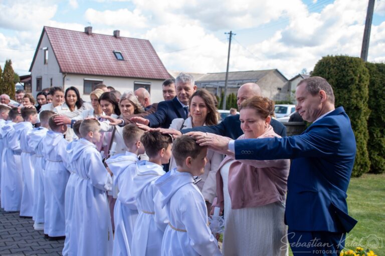 Wyjątkowy dzień w Biadkach. Dzieci przystąpiły do I Komunii Świętej