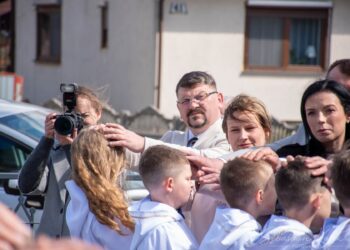 Wyjątkowy dzień w Biadkach. Dzieci przystąpiły do I Komunii Świętej