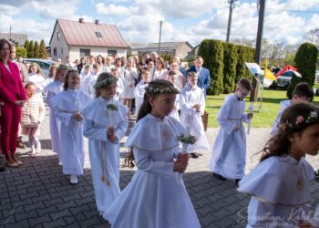 Wyjątkowy dzień w Biadkach. Dzieci przystąpiły do I Komunii Świętej