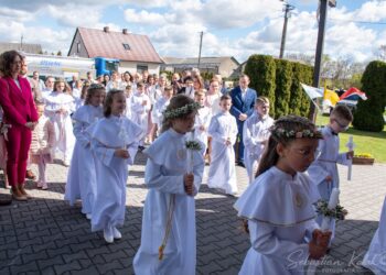 Wyjątkowy dzień w Biadkach. Dzieci przystąpiły do I Komunii Świętej