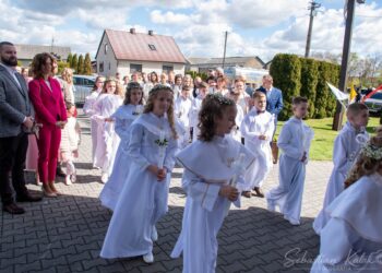 Wyjątkowy dzień w Biadkach. Dzieci przystąpiły do I Komunii Świętej