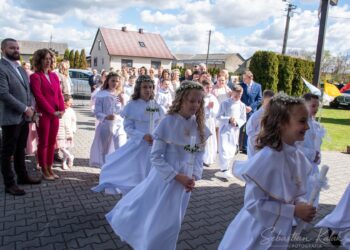 Wyjątkowy dzień w Biadkach. Dzieci przystąpiły do I Komunii Świętej
