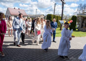 Wyjątkowy dzień w Biadkach. Dzieci przystąpiły do I Komunii Świętej