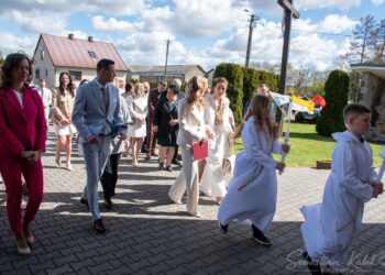 Wyjątkowy dzień w Biadkach. Dzieci przystąpiły do I Komunii Świętej