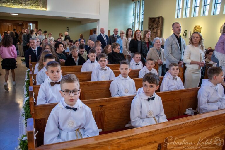 Wyjątkowy dzień w Biadkach. Dzieci przystąpiły do I Komunii Świętej