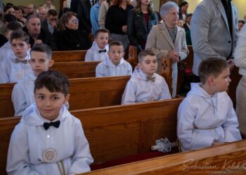 Wyjątkowy dzień w Biadkach. Dzieci przystąpiły do I Komunii Świętej