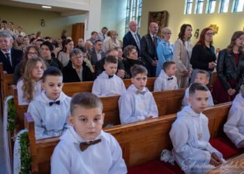 Wyjątkowy dzień w Biadkach. Dzieci przystąpiły do I Komunii Świętej