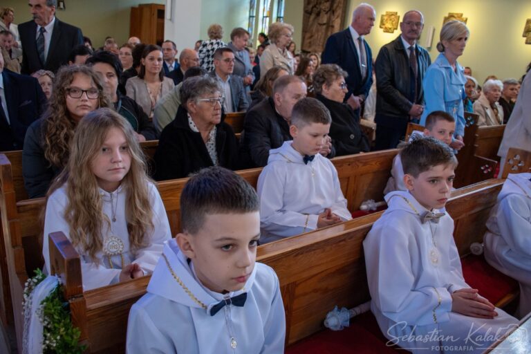 Wyjątkowy dzień w Biadkach. Dzieci przystąpiły do I Komunii Świętej