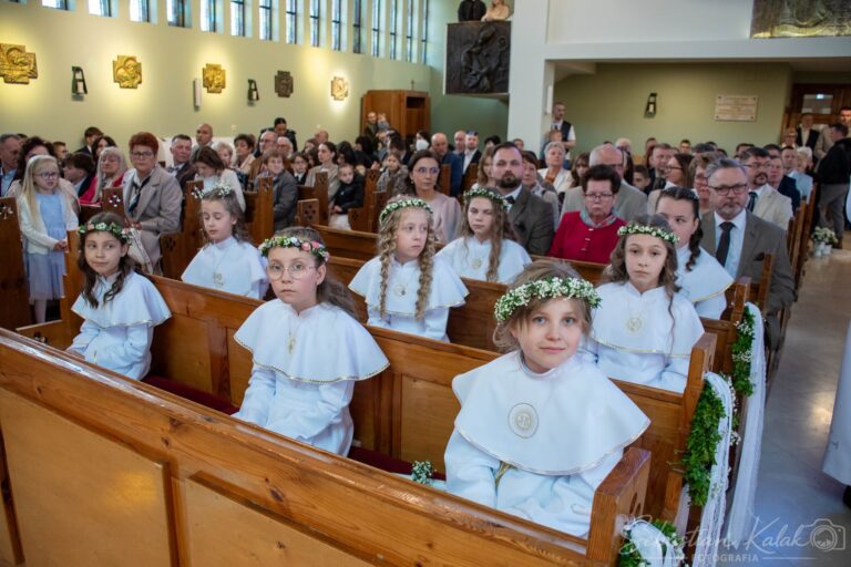 Wyjątkowy dzień w Biadkach. Dzieci przystąpiły do I Komunii Świętej
