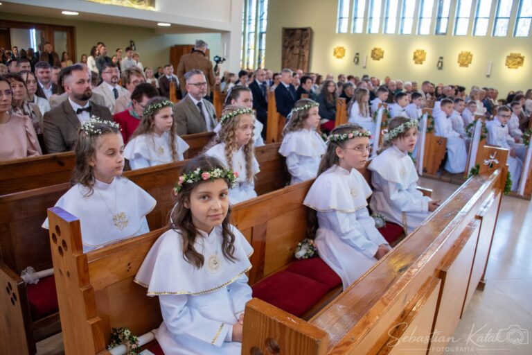 Wyjątkowy dzień w Biadkach. Dzieci przystąpiły do I Komunii Świętej