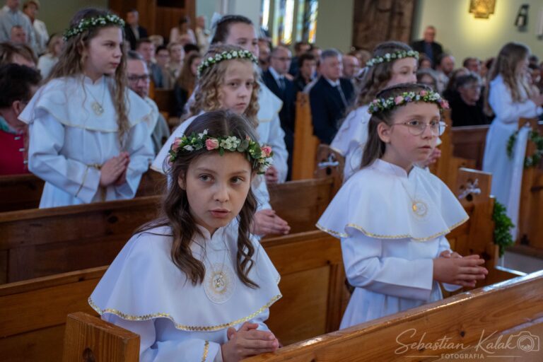 Wyjątkowy dzień w Biadkach. Dzieci przystąpiły do I Komunii Świętej