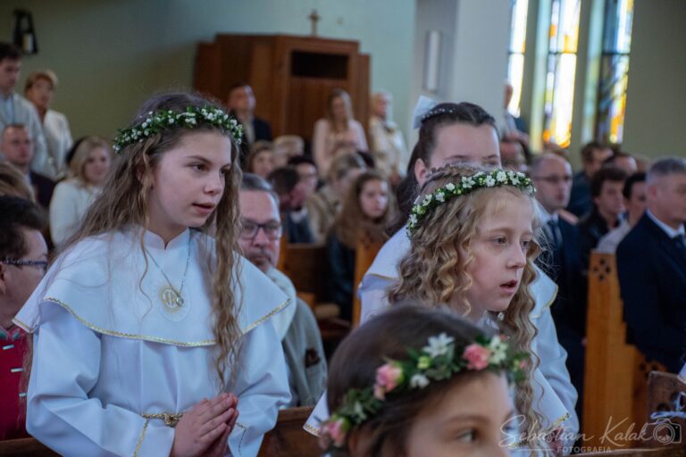 Wyjątkowy dzień w Biadkach. Dzieci przystąpiły do I Komunii Świętej