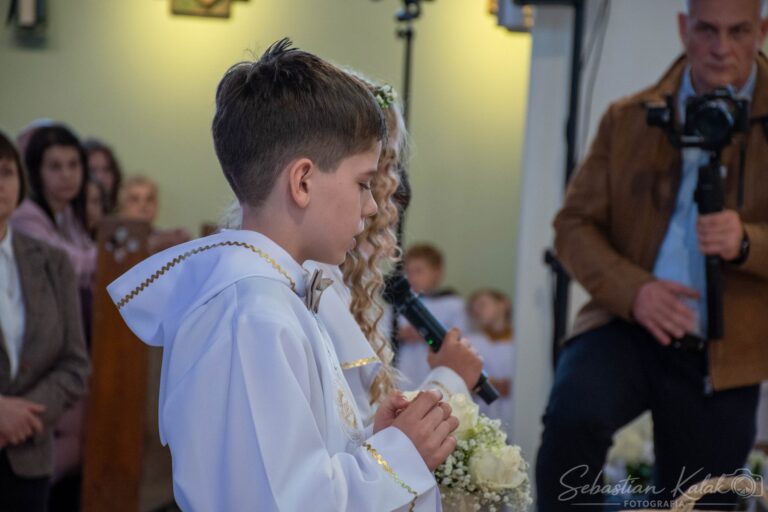 Wyjątkowy dzień w Biadkach. Dzieci przystąpiły do I Komunii Świętej