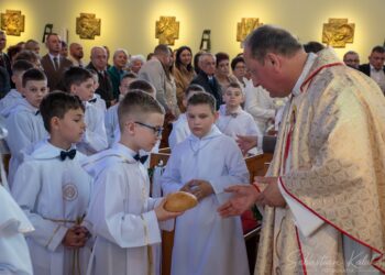 Wyjątkowy dzień w Biadkach. Dzieci przystąpiły do I Komunii Świętej