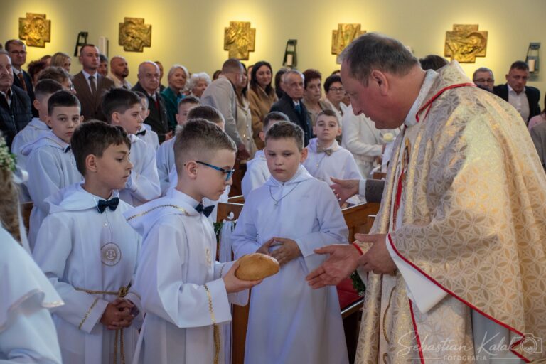 Wyjątkowy dzień w Biadkach. Dzieci przystąpiły do I Komunii Świętej