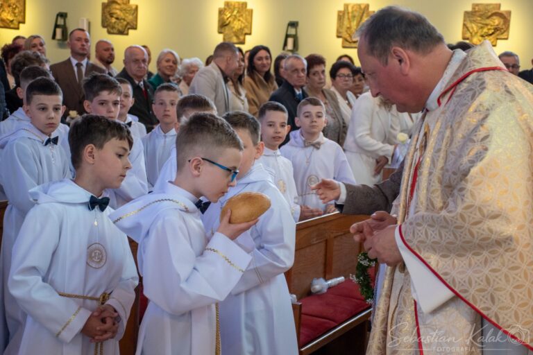 Wyjątkowy dzień w Biadkach. Dzieci przystąpiły do I Komunii Świętej