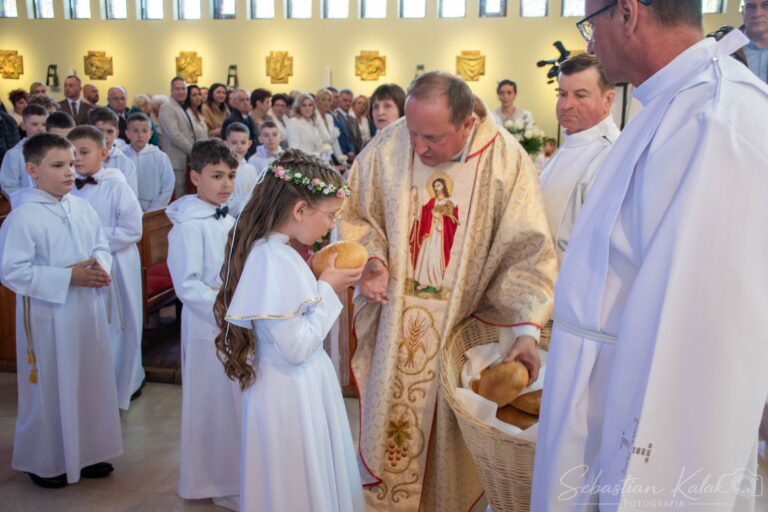 Wyjątkowy dzień w Biadkach. Dzieci przystąpiły do I Komunii Świętej