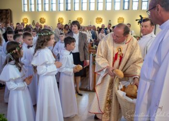 Wyjątkowy dzień w Biadkach. Dzieci przystąpiły do I Komunii Świętej