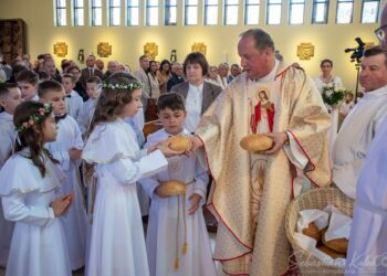 Wyjątkowy dzień w Biadkach. Dzieci przystąpiły do I Komunii Świętej