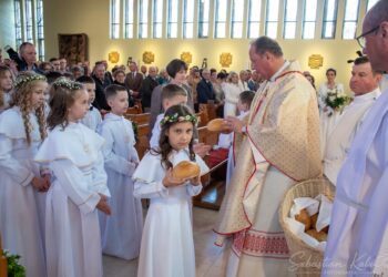 Wyjątkowy dzień w Biadkach. Dzieci przystąpiły do I Komunii Świętej